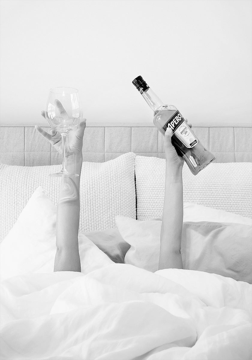 Pôster discreto de Aperol na cama