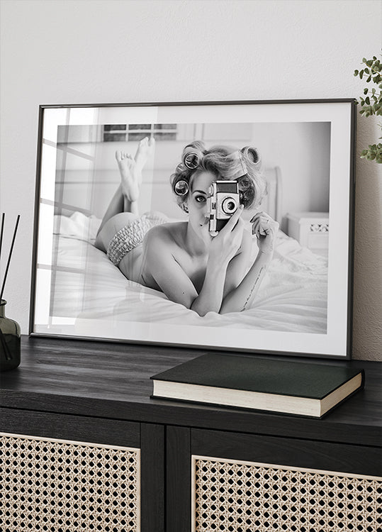 Póster Uma garota, um clique e uma onda