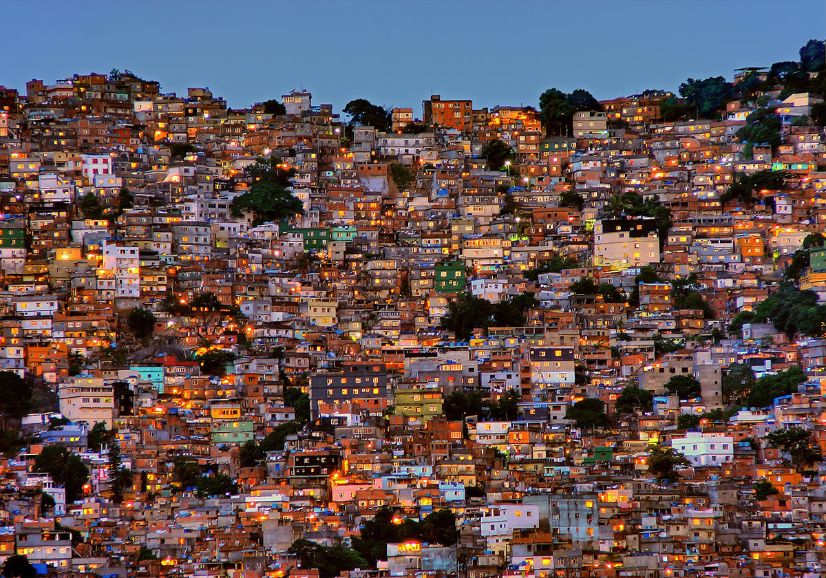 Anoitecer na Favela da Rocinha