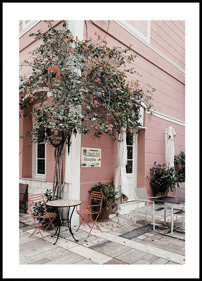 Cartaz de cena de café encantador em Nafplio