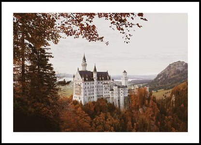 Cartaz de Castelo Majestoso em Paisagem de Outono