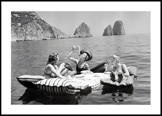 Cartaz de mulheres comendo macarrão no lago