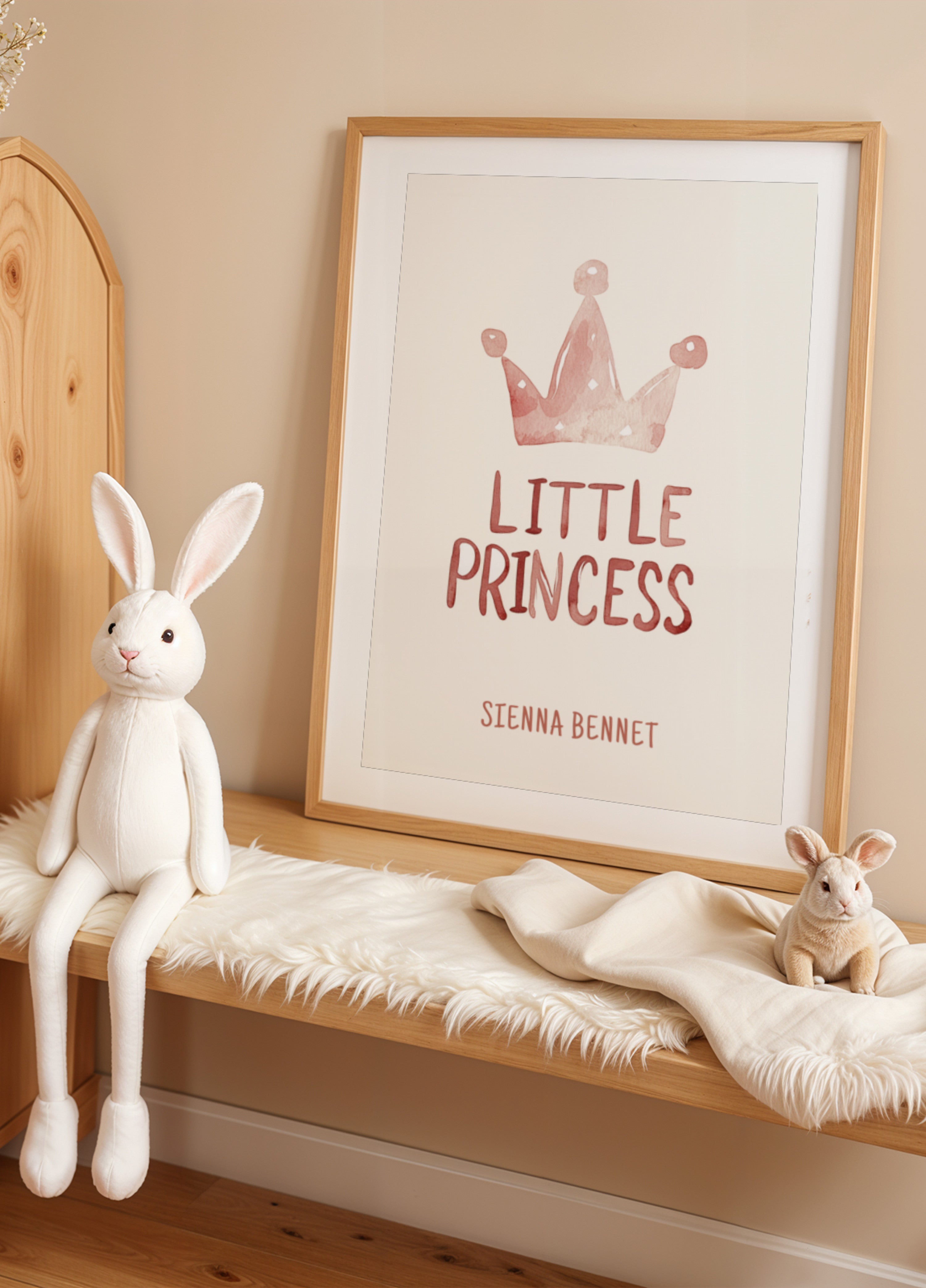 Pintura em aquarela com coroa para uma princesinha