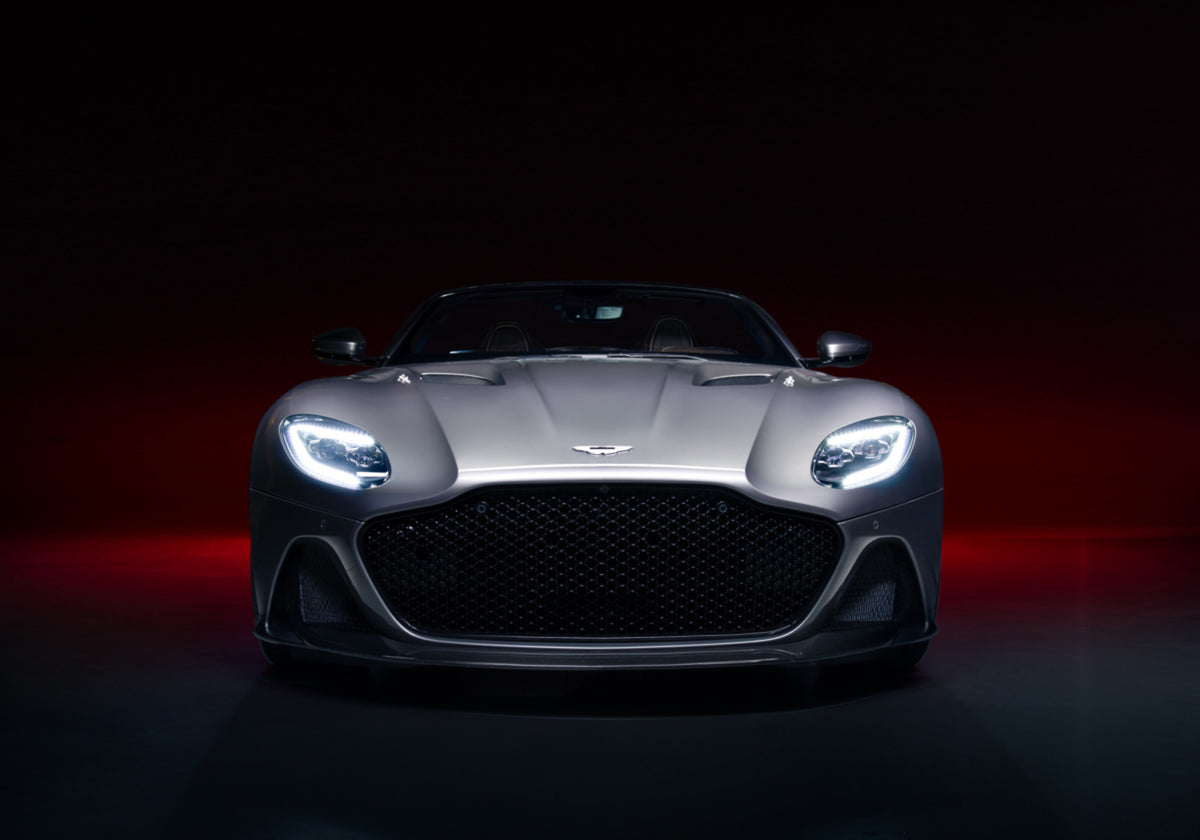 Carro esportivo dramático