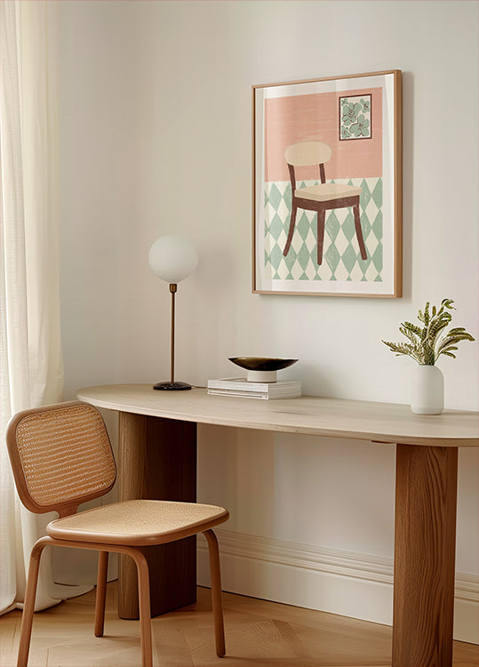 um canto aconchegante de uma sala com uma mesa de madeira, uma cadeira de tecido, uma luminária e uma obra de arte emoldurada representando uma cadeira em um piso estampado.