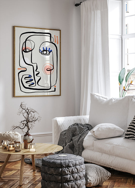 Mulher com pôster de esmalte