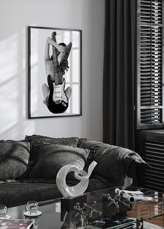 Senhora e o pôster Strat