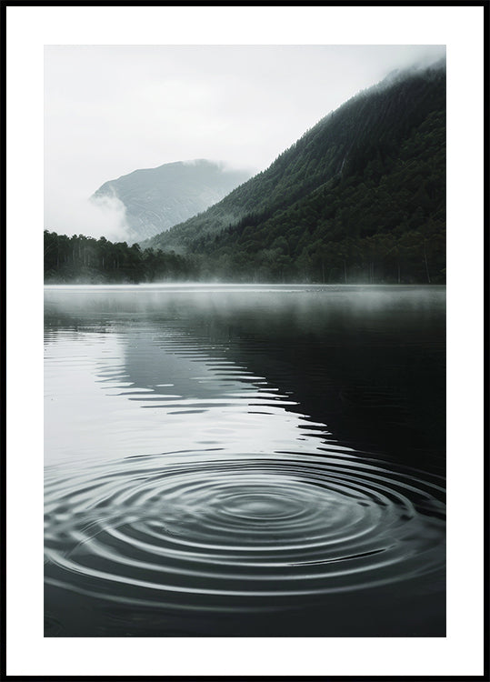 Water Ripples in Mountain Lake Plakat - Posterbox.dk