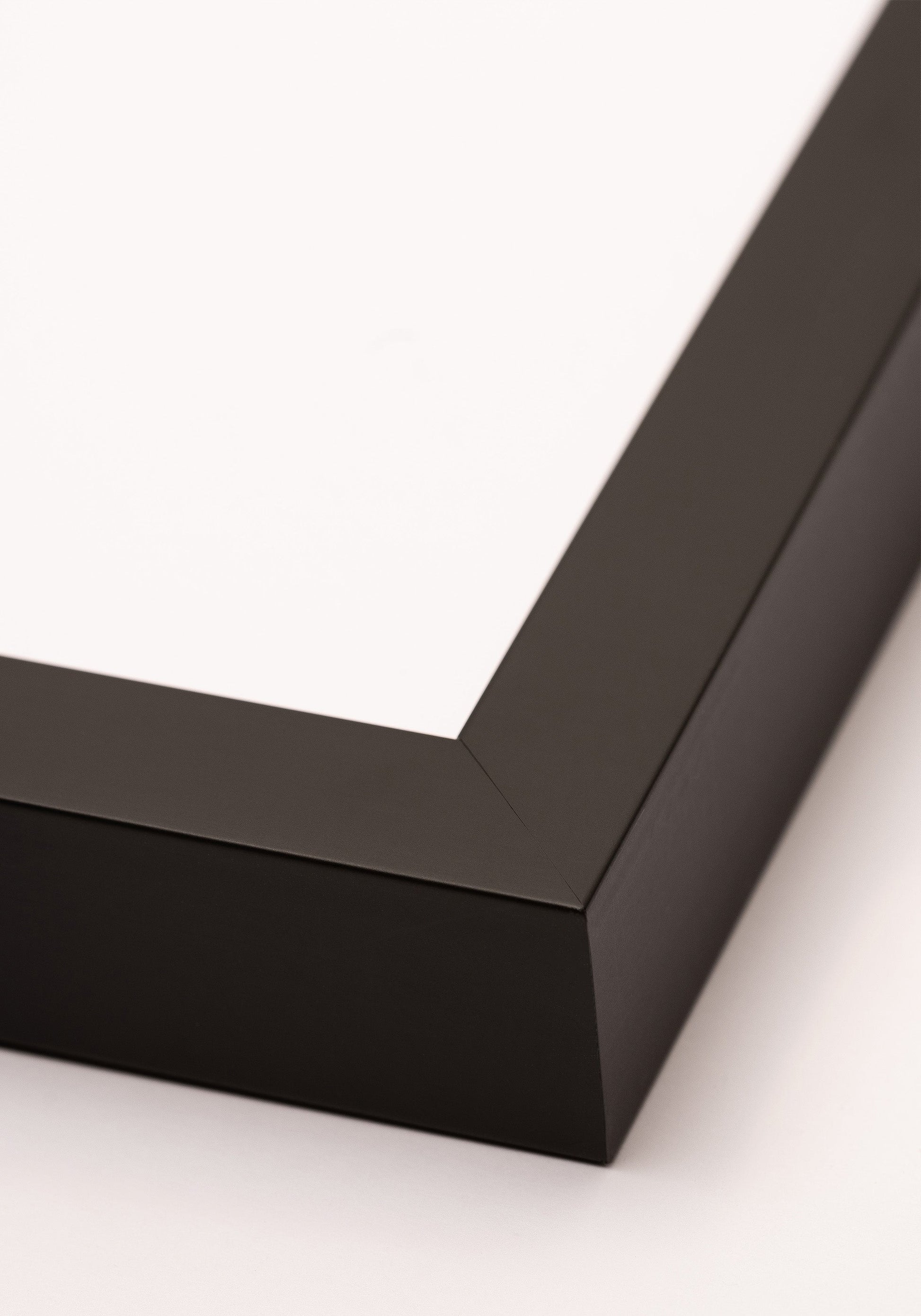 Moldura de madeira Premium Nielsen Preto