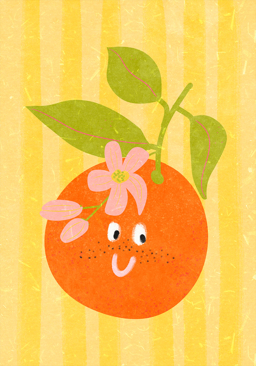 Uma alegre fruta laranja com rosto e folhas, contra um fundo amarelo listrado.