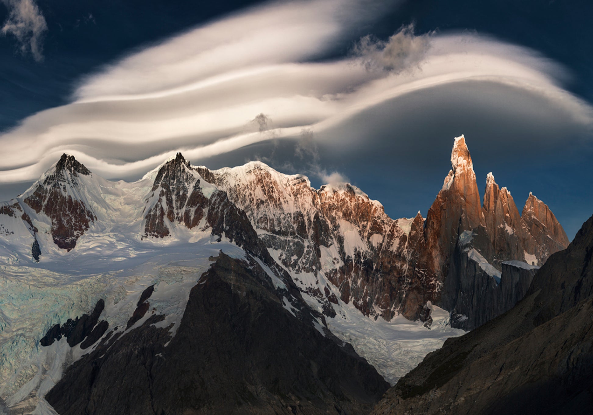 Nuvem Lenticular Golden Peaks