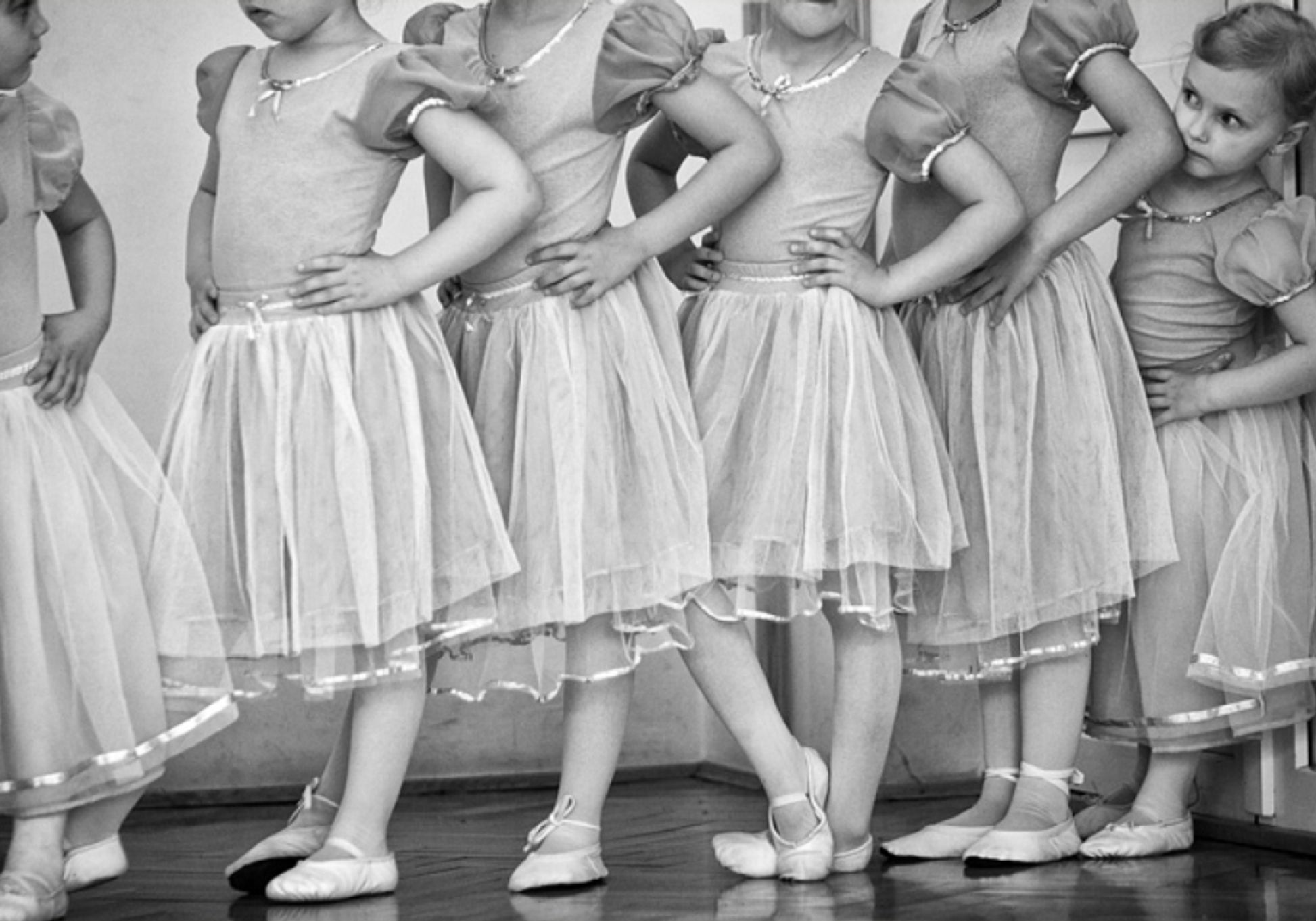 Prática de jovens bailarinas