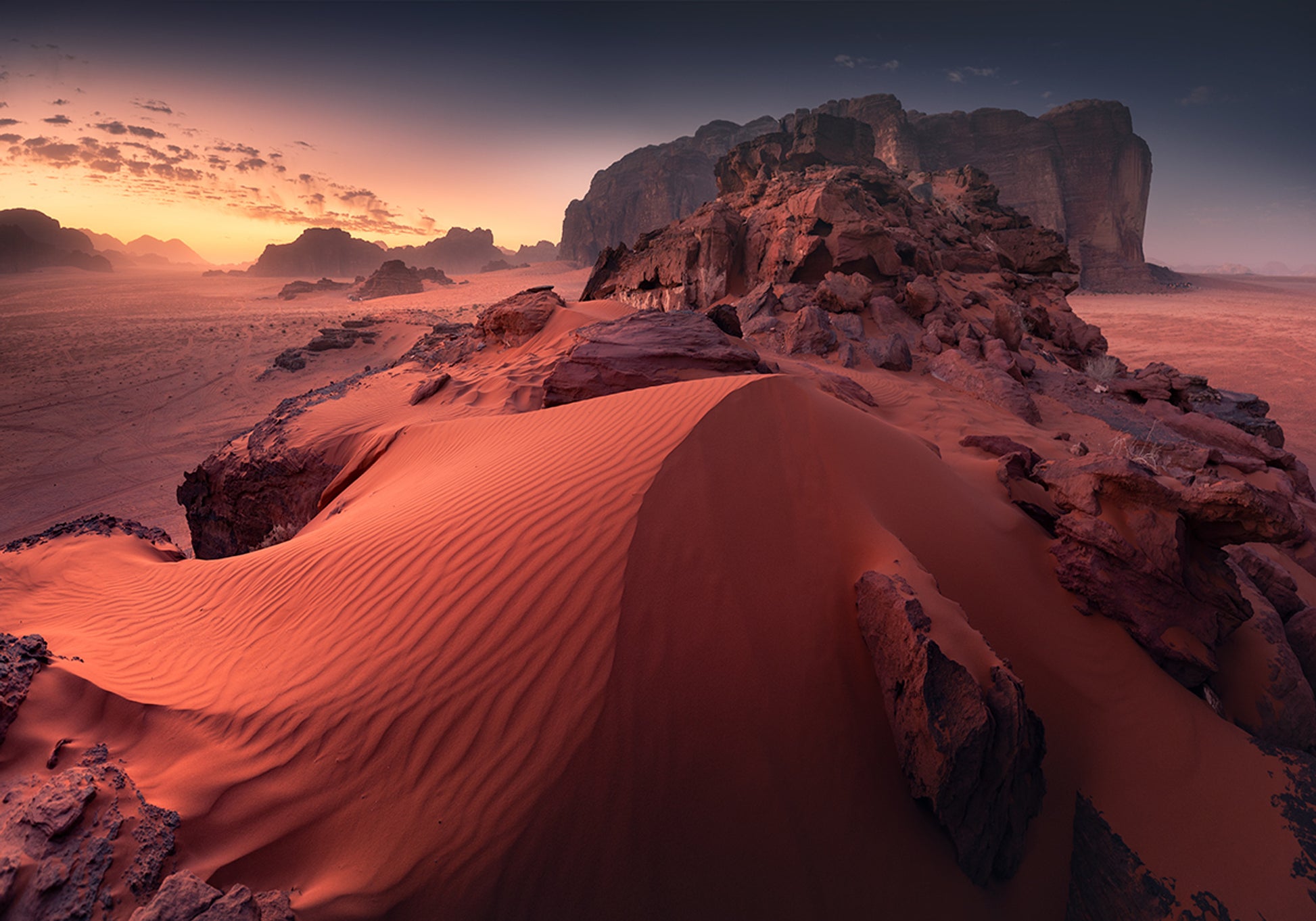 Pôr do sol no deserto vermelho