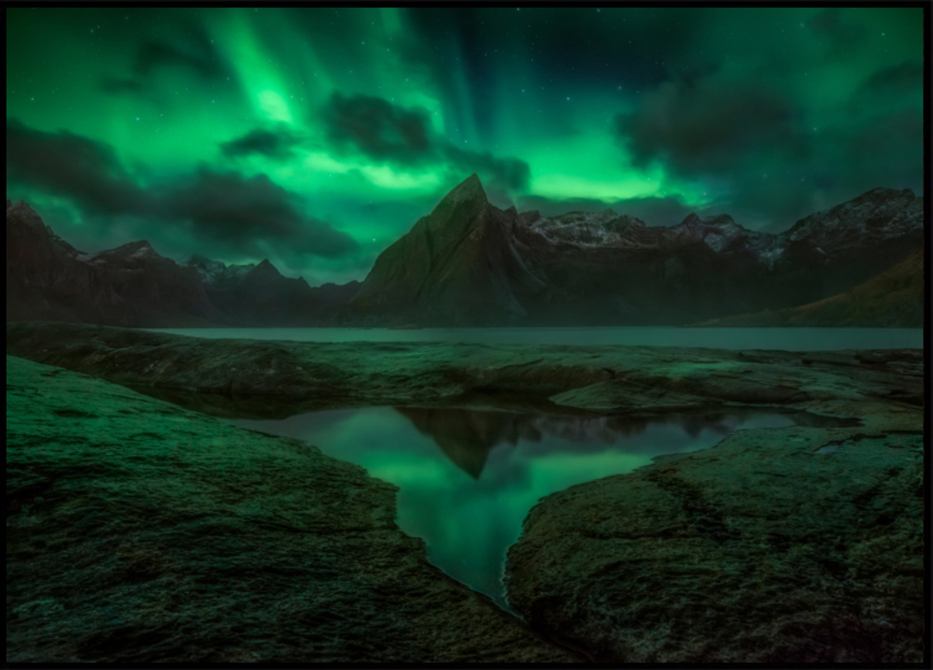 Reflexo da aurora boreal