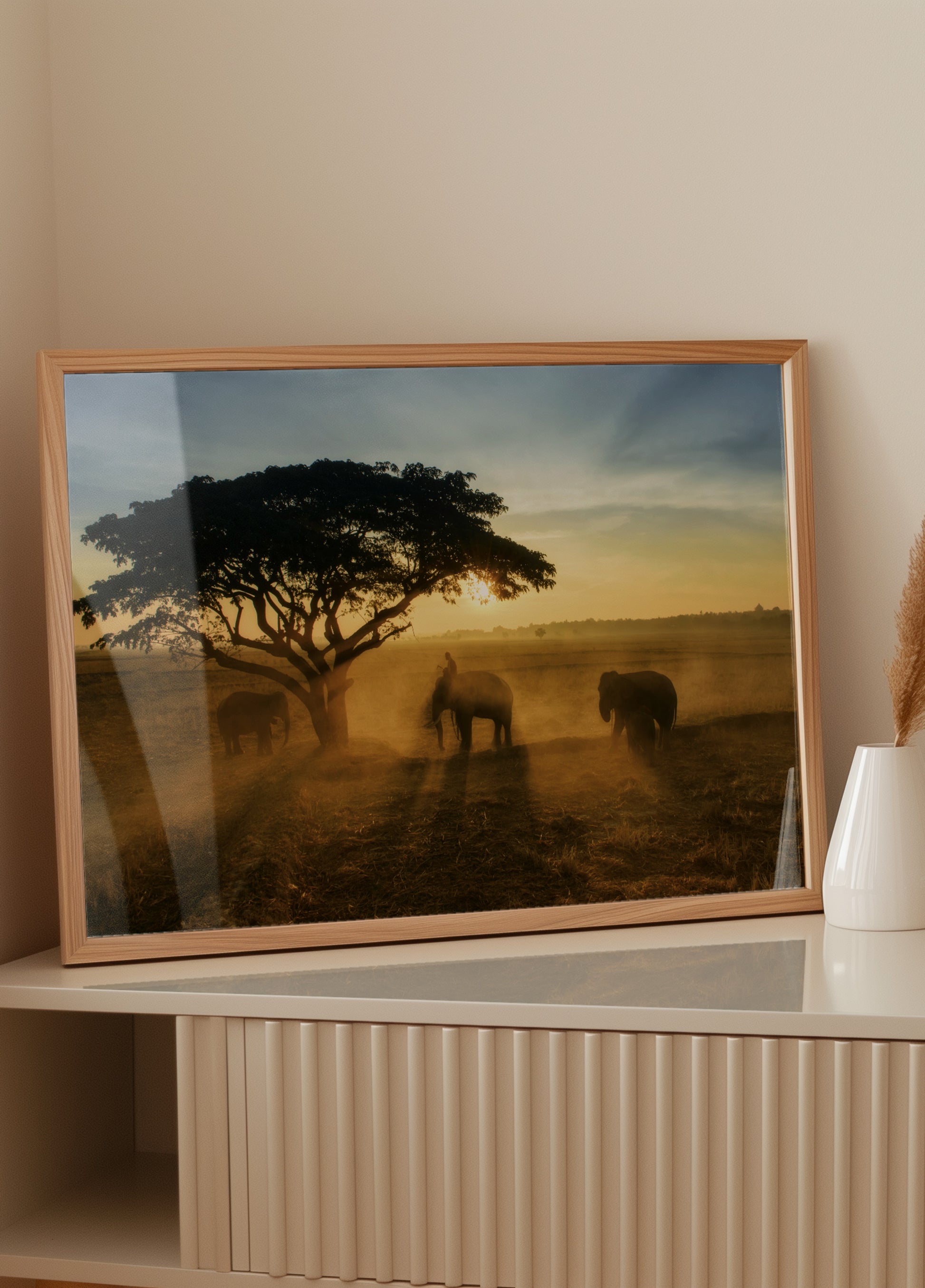 Pôr do sol dourado do elefante