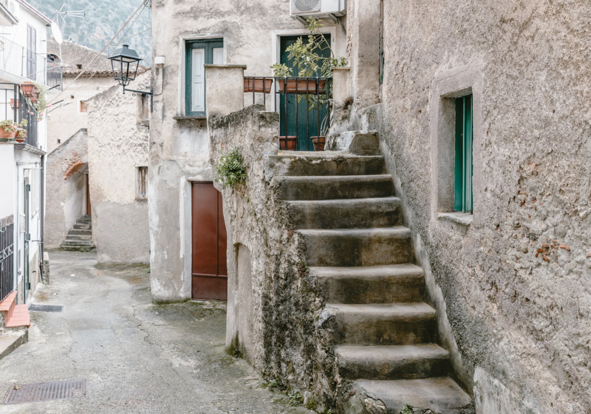 Caminho encantador da vila italiana