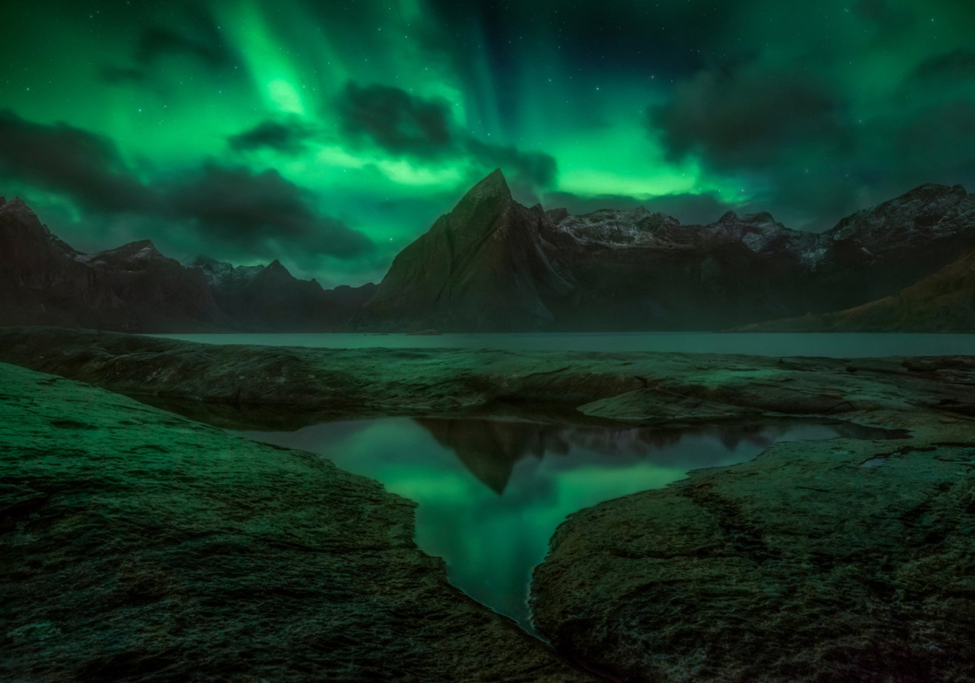 Reflexo da aurora boreal