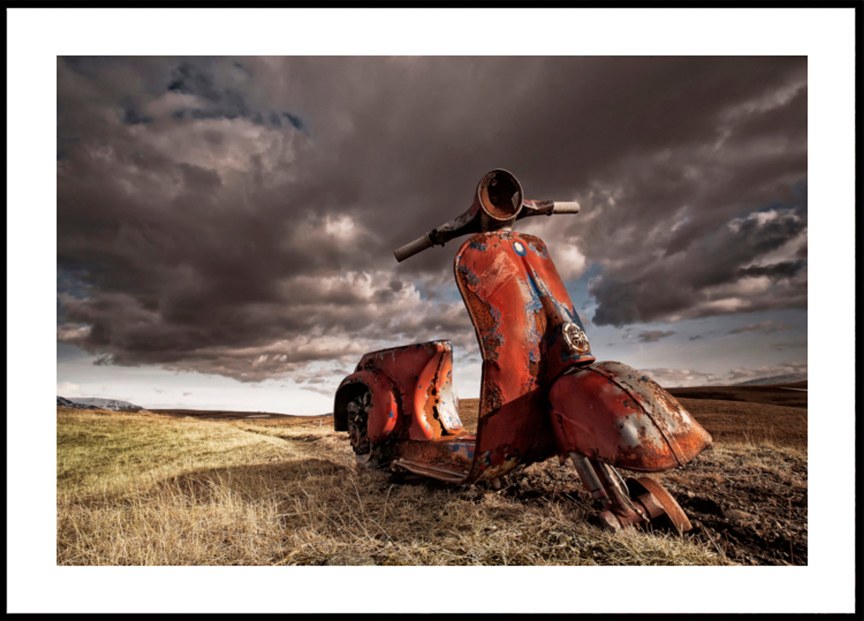Paisagem de scooter enferrujada