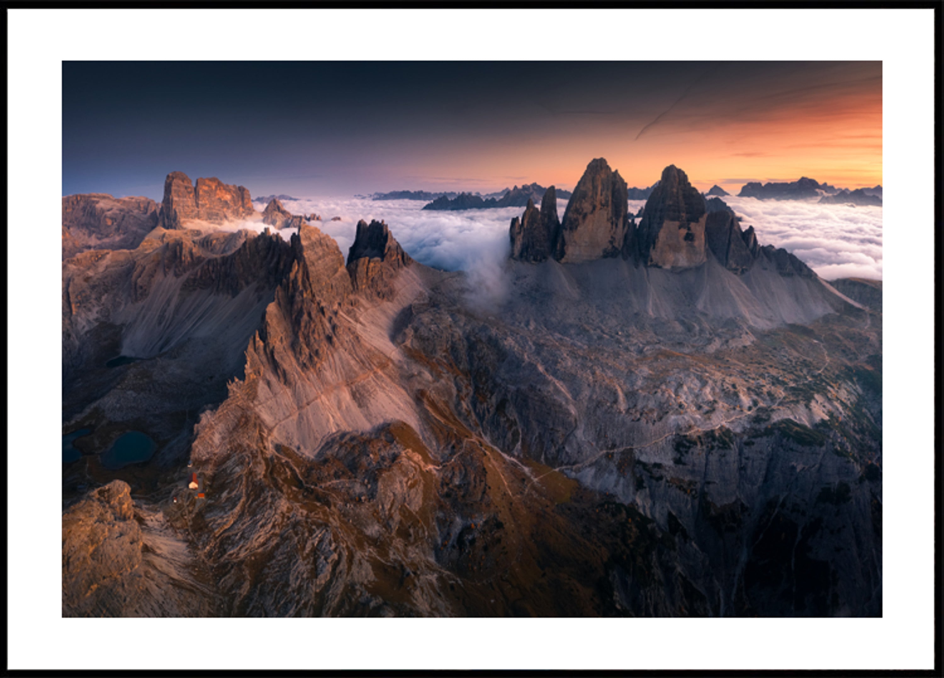 Picos majestosos acima das nuvens